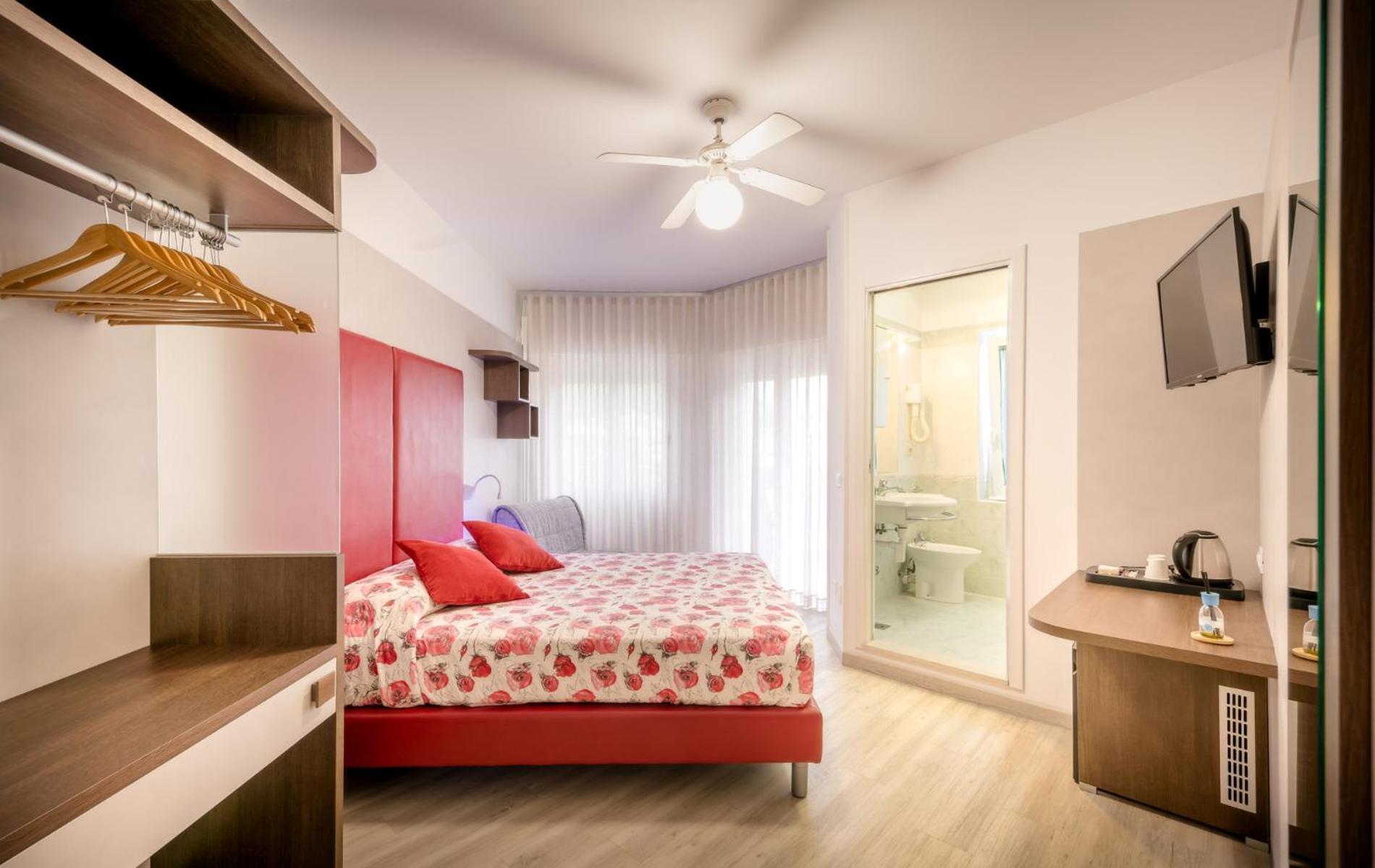Hotel All'Orologio 3 Stelle Superior Caorle Exterior photo