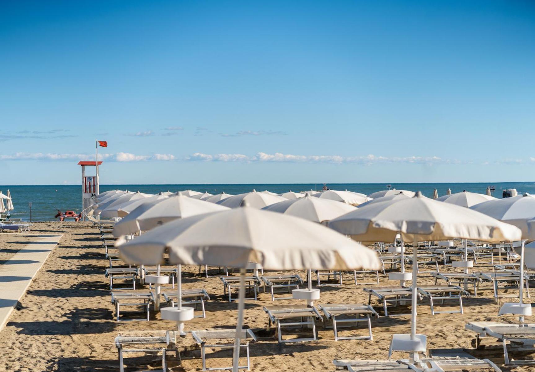Hotel All'Orologio 3 Stelle Superior Caorle Exterior photo