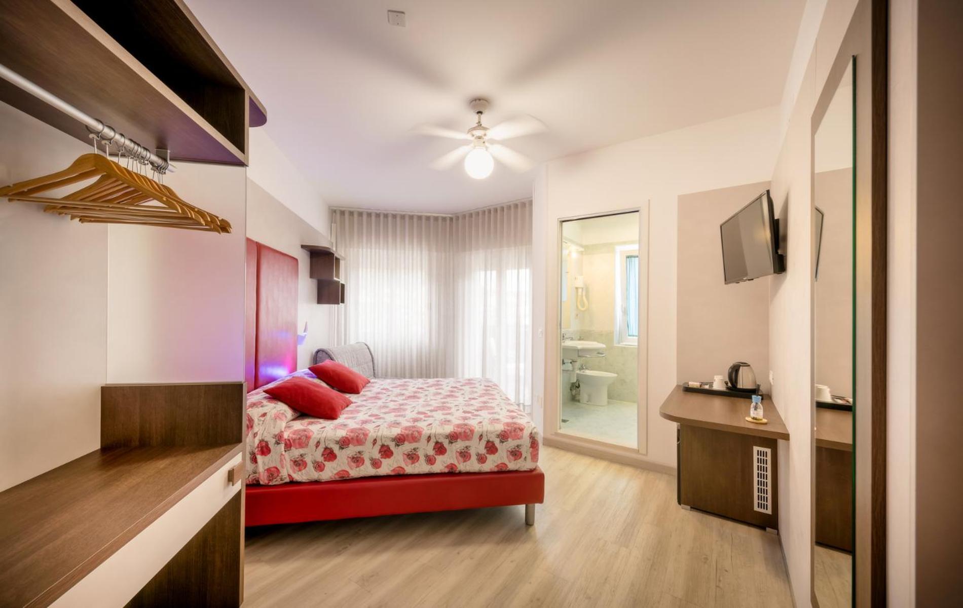 Hotel All'Orologio 3 Stelle Superior Caorle Exterior photo