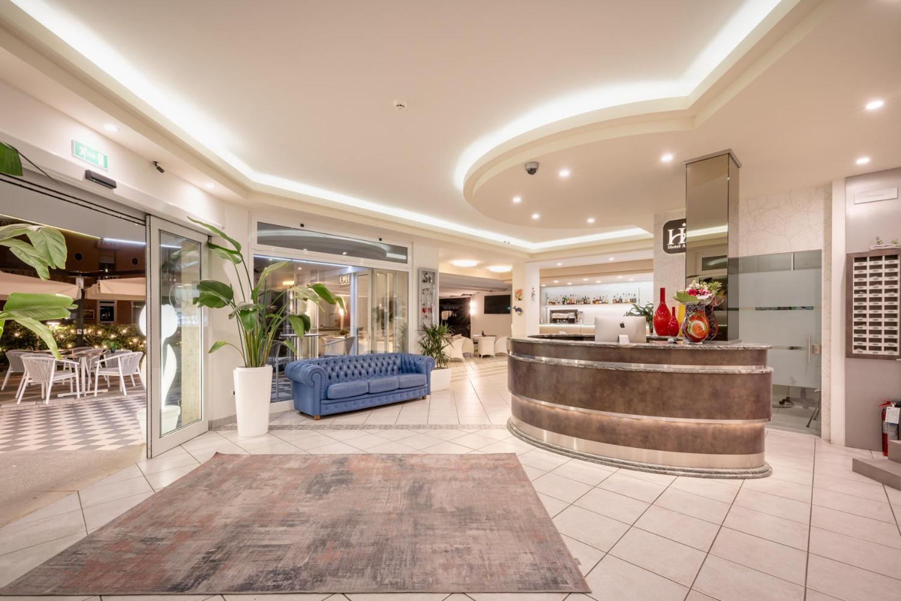 Hotel All'Orologio 3 Stelle Superior Caorle Exterior photo