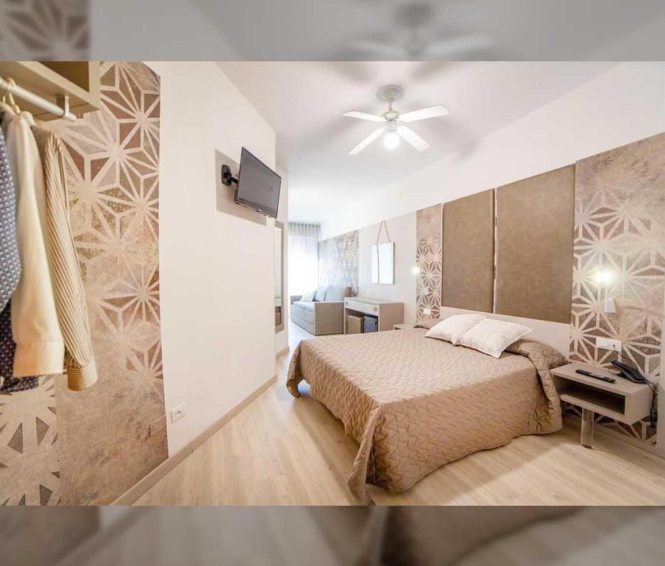 Hotel All'Orologio 3 Stelle Superior Caorle Exterior photo